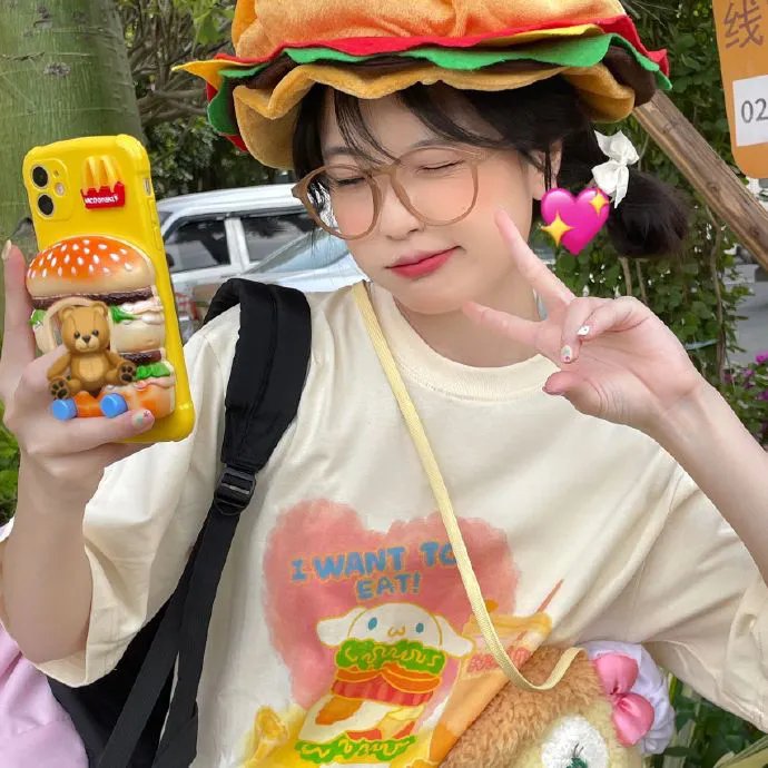 小女孩莫妮卡